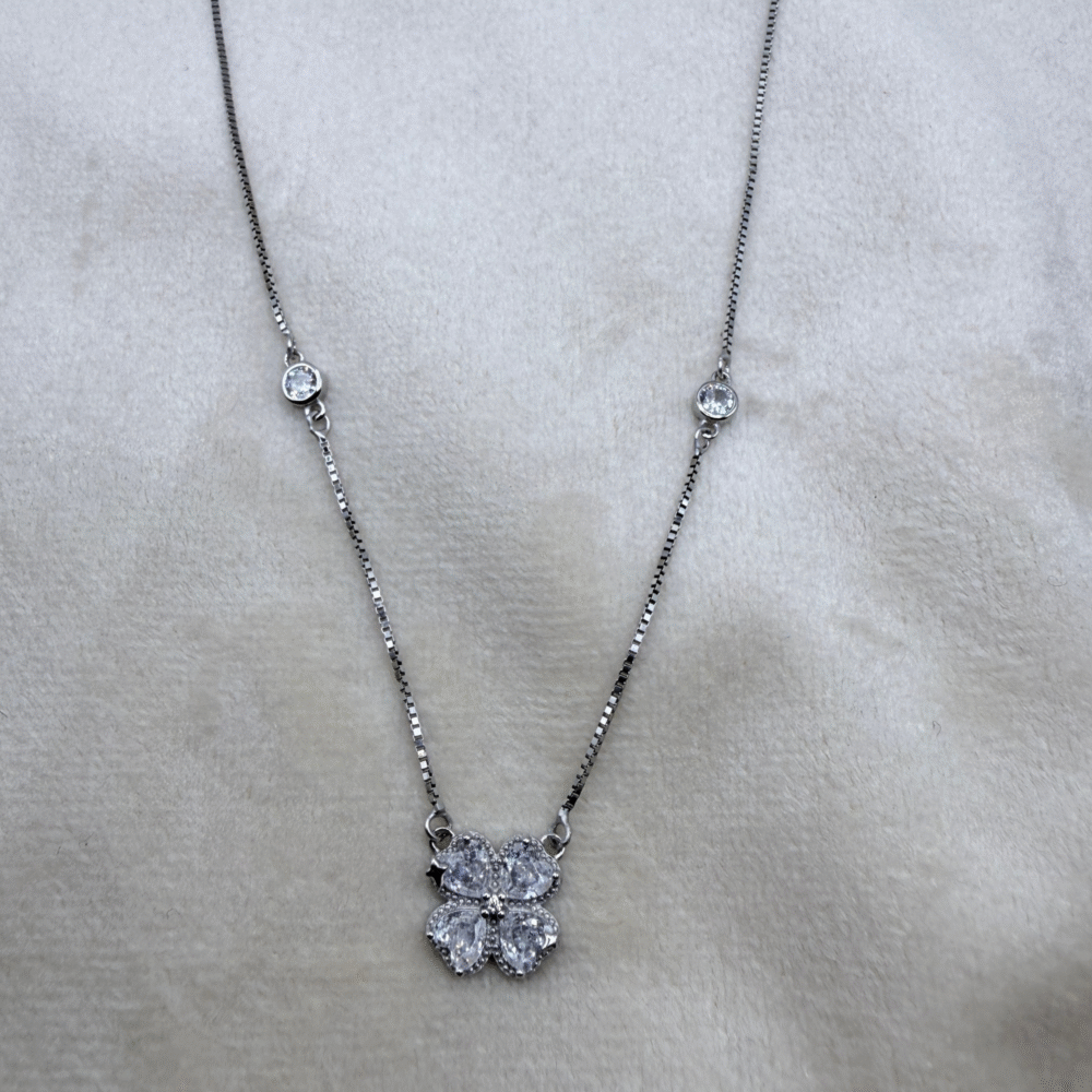 four clover necklace made with fine 925 sterling silver