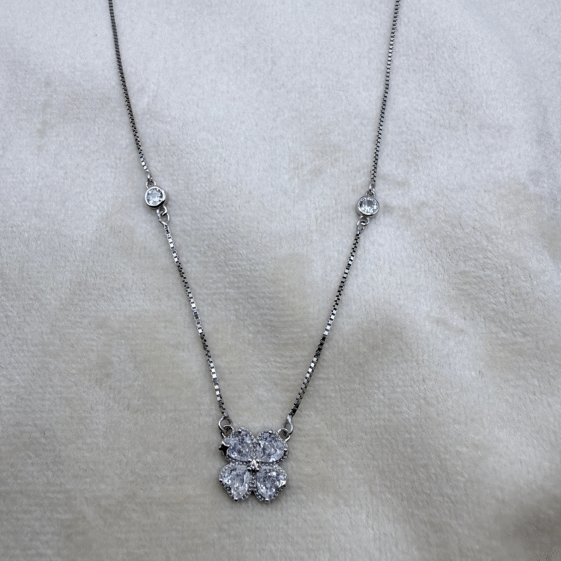four clover necklace made with fine 925 sterling silver
