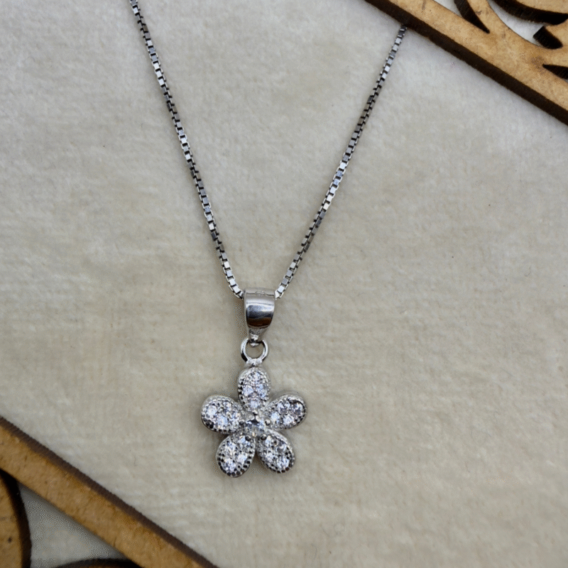 flpwer pendant made with fine 925 sterling silver