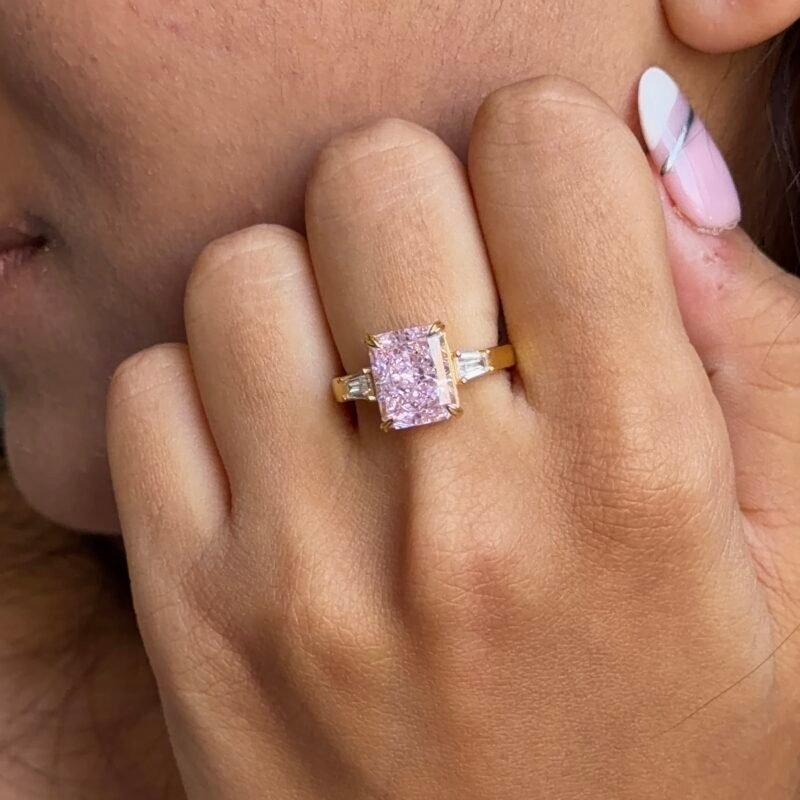 925 silver ring with dark pink cubic zirconia stones on a gold-plated band, elegant minimal design