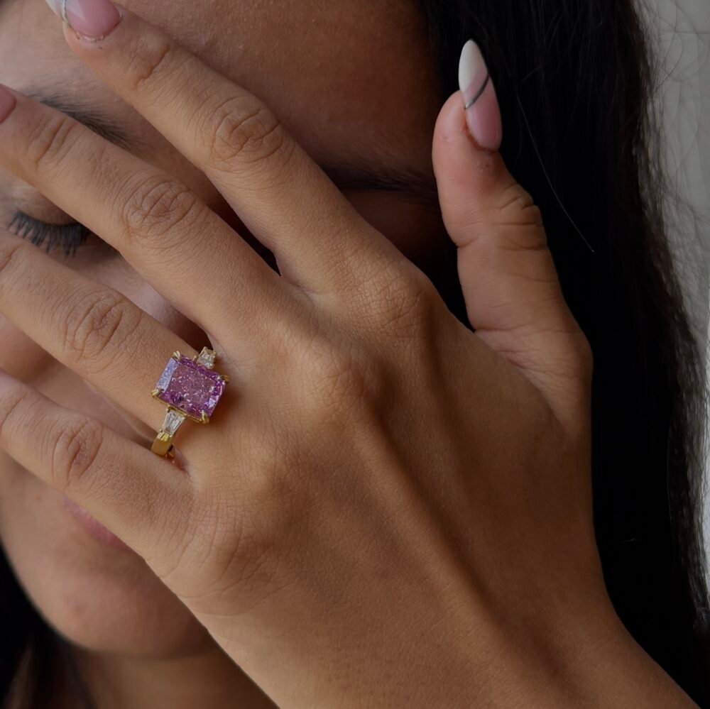 925 silver ring with dark pink cubic zirconia stones on a gold-plated band, elegant minimal design