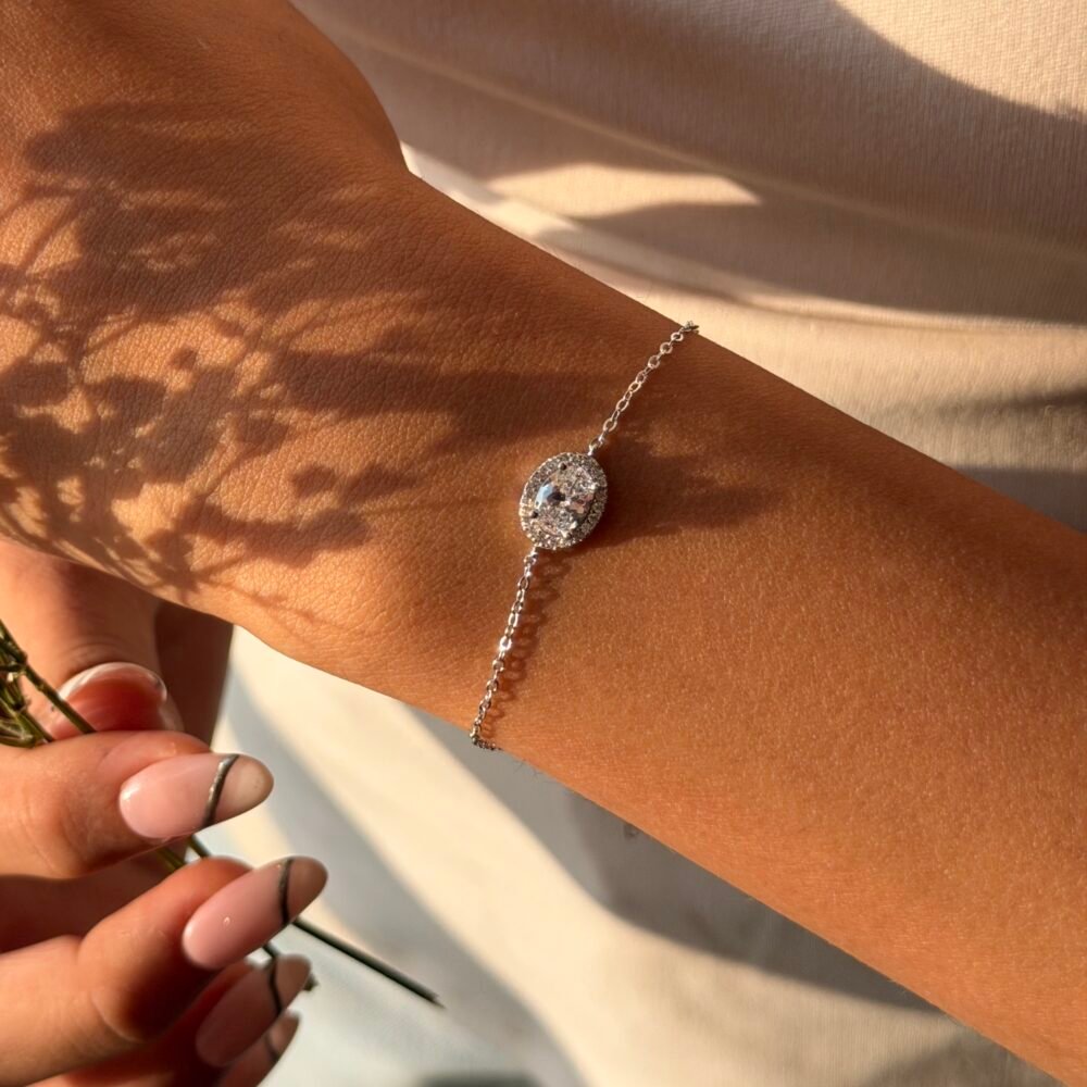 Oval Bracelet in 925 Sterling Silver with sparkling oval centerpiece, available in Silver, Rose Gold, and Gold