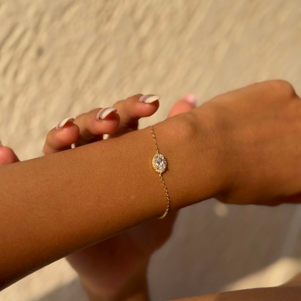 Oval Bracelet in 925 Sterling Silver with sparkling oval centerpiece, available in Silver, Rose Gold, and Gold