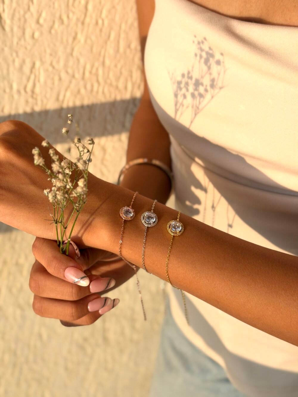 Circle Bracelet in 925 Sterling Silver with sparkling circular centerpiece, available in Silver, Rose Gold, and Gold