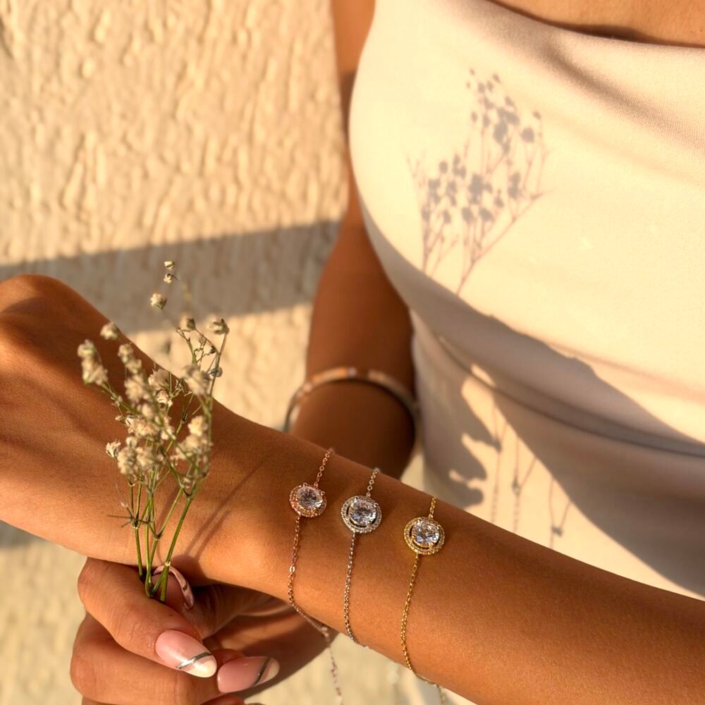 Circle Bracelet in 925 Sterling Silver with sparkling circular centerpiece, available in Silver, Rose Gold, and Gold