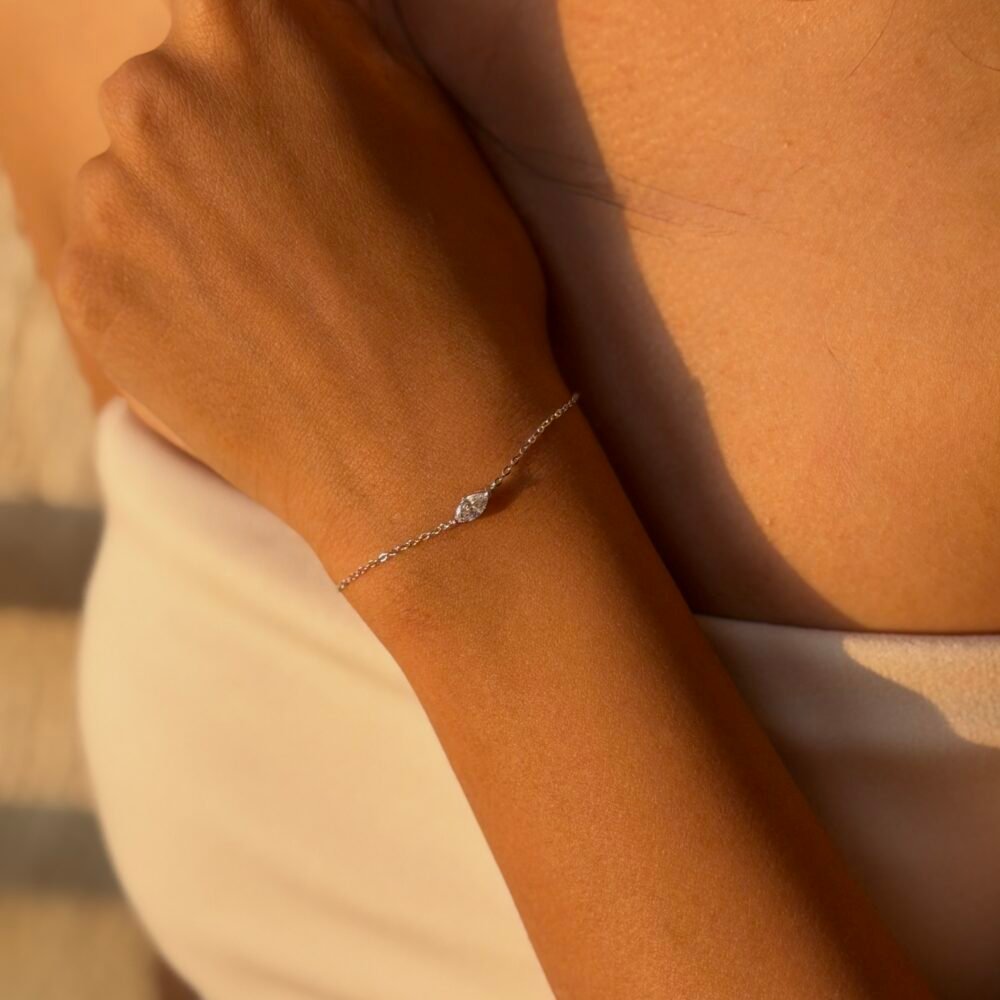 Solitaire Dewdrop Bracelet in 925 Sterling Silver with single drop-shaped diamond, available in Gold, Rose Gold, and Silver