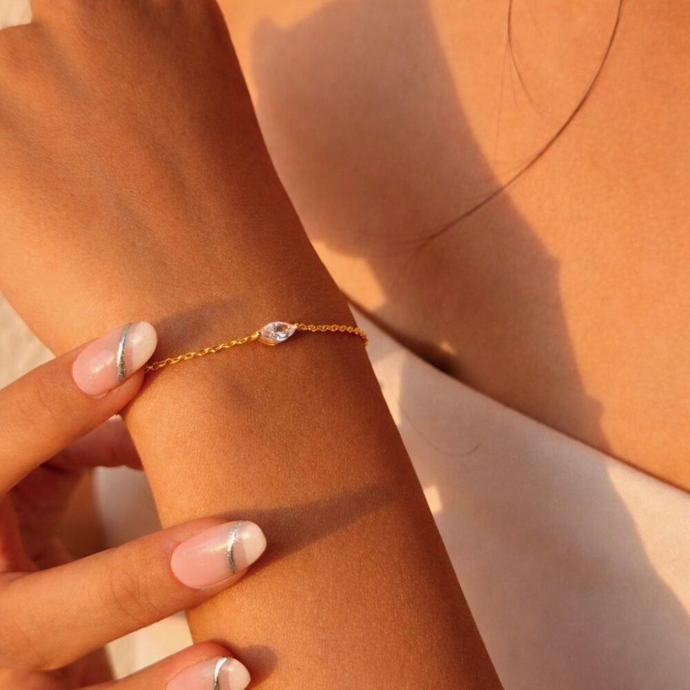 Solitaire Dewdrop Bracelet in 925 Sterling Silver with single drop-shaped diamond, available in Gold, Rose Gold, and Silver